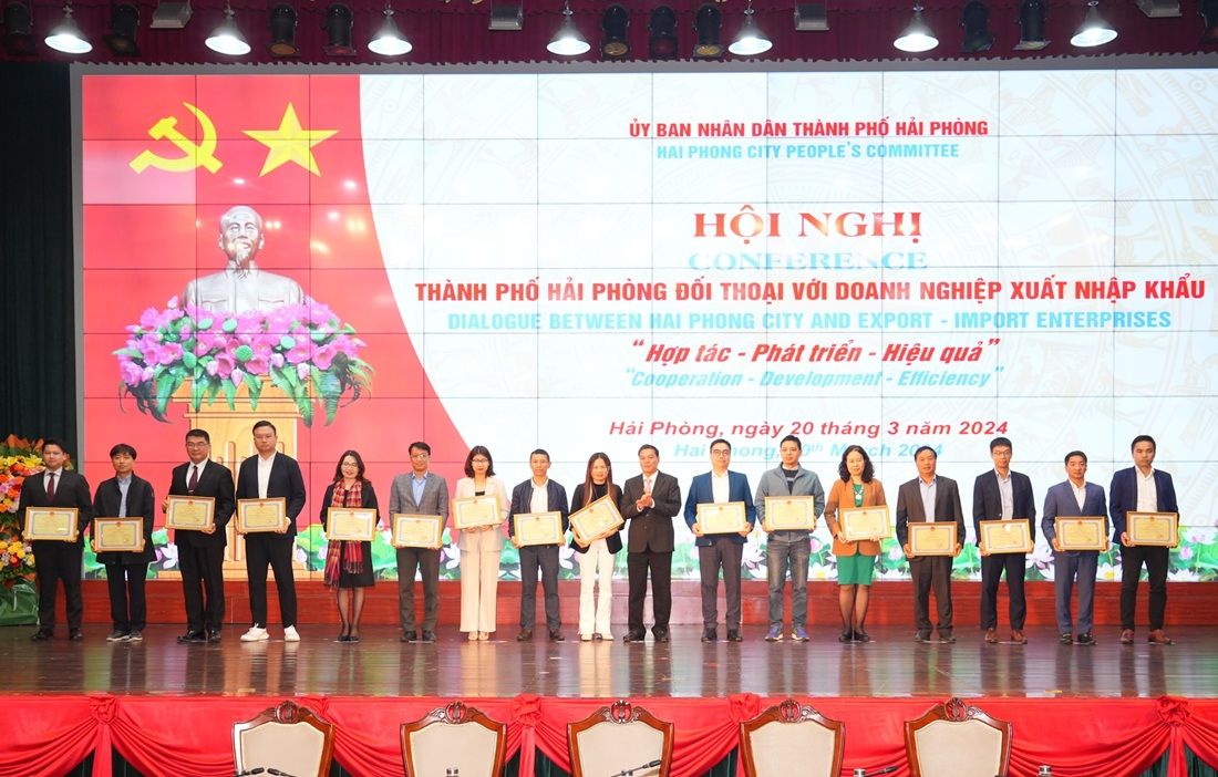 CN Paper có thành tích xuất sắc trong việc đóng góp cho ngân sách Nhà nước trong hoạt động xuất khẩu năm 2023 qua địa bàn thành 														phố Hải Phòng
